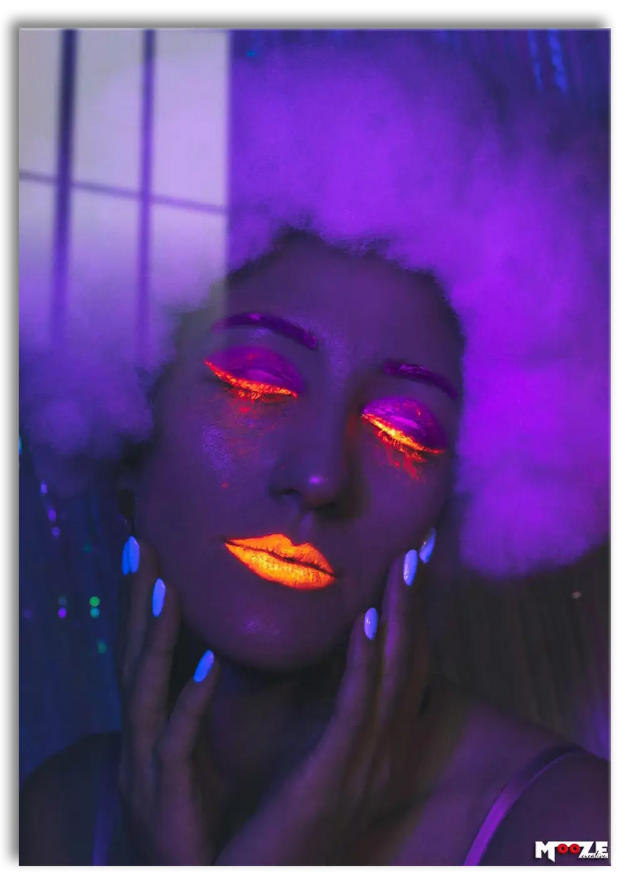 Gece Rüyası: Neon Bulutlar