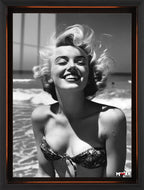 Havuz Keyfi: Retro Kız